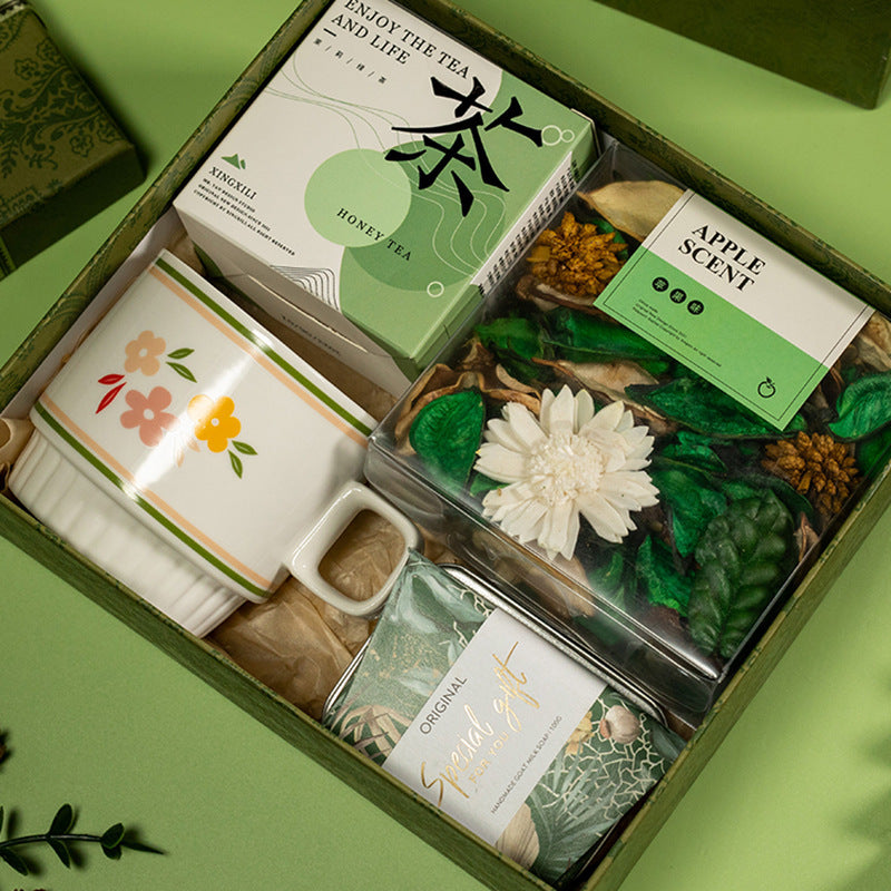 Luxury Business & Wedding Gift Set π | Elegant Green Box with Scented Candle, Soap & Flower for Her & Him πΏβ¨