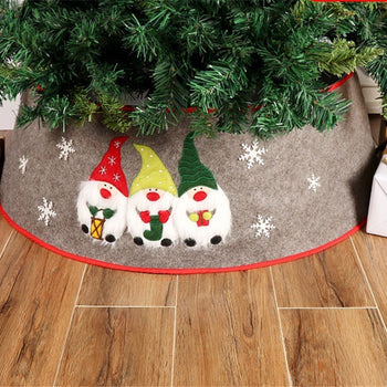 ✨ Gnome Christmas Tree Skirt – Cozy Felt Tree Base Mat with Snowflake & Holiday Gnome Design ❄️ Perfect Festive Décor