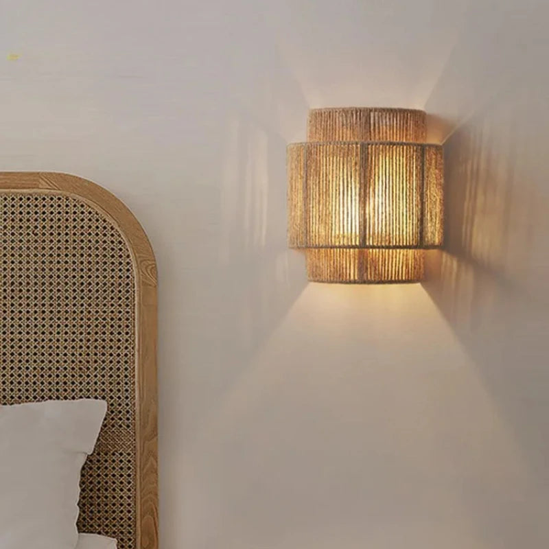 🌾 Retro Rattan Weaving Wall Lamp – Handwoven Hemp Rope Sconce with Soft LED Glow for Bedroom & Living Spaces ✨