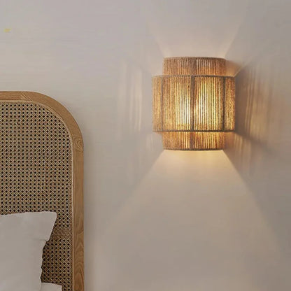 🌾 Retro Rattan Weaving Wall Lamp – Handwoven Hemp Rope Sconce with Soft LED Glow for Bedroom & Living Spaces ✨