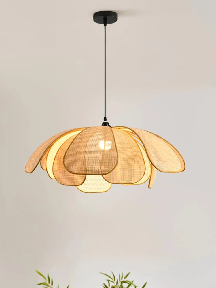 🌸 Handwoven Rattan Petal Pendant Light – Japanese Retro Chandelier for Dining & Living Room Serenity 🌿✨
